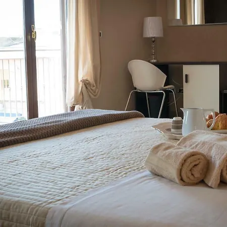 La Maison Bed and Breakfast Olivarella-Corriolo